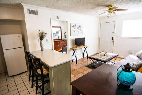 Central Automobile Alley Modern 1BDR - WIFI Apartment in Oklahoma City