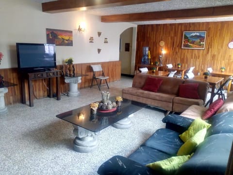 Communal lounge/ TV room, TV and multimedia, Living room, Seating area, Evening entertainment