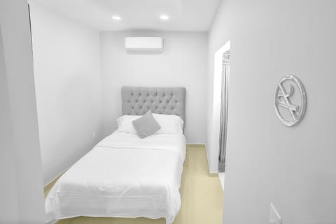 Bed, Photo of the whole room, Bedroom, air conditioner