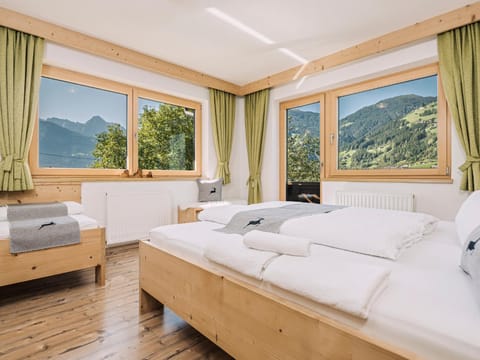 Bedroom, Mountain view