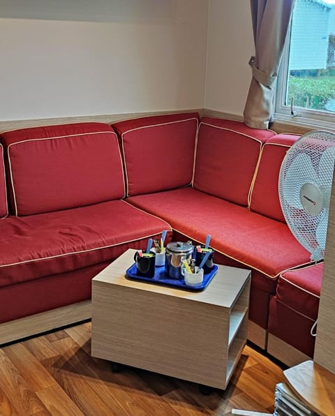 Living room, Seating area, air conditioner