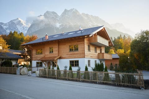 Zugspitzerei - Premium Chalet Ferienwohnungen Apartamento in Grainau