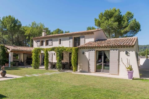 high standard provencal bastide with heated pool in lourmarin in the luberon, vaucluse. 10 people Villa in Lourmarin