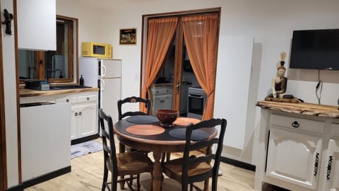 Toilet, Garden, View (from property/room), Balcony/Terrace, Kitchen or kitchenette, Garden view, oven, stove, toaster