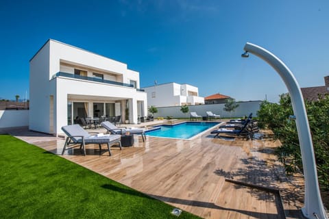 Luxury Villas Royal II with Private Pool Moradia in Novalja