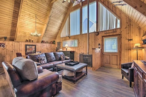 Ski-In and Ski-Out Red River Cabin with Mtn Views! Haus in Red River