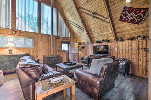Ski-In and Ski-Out Red River Cabin with Mtn Views! Haus in Red River