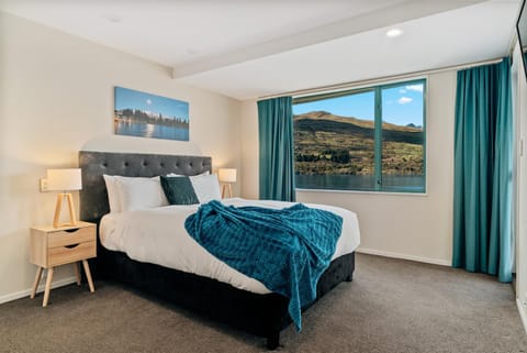 Bed, Bedroom, Mountain view