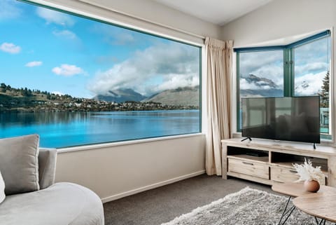 Natural landscape, TV and multimedia, Lake view, Mountain view