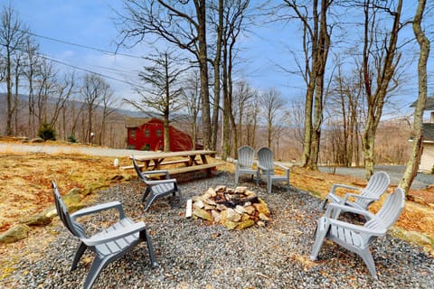 Snowbird Family Retreat Chalet in Beech Mountain