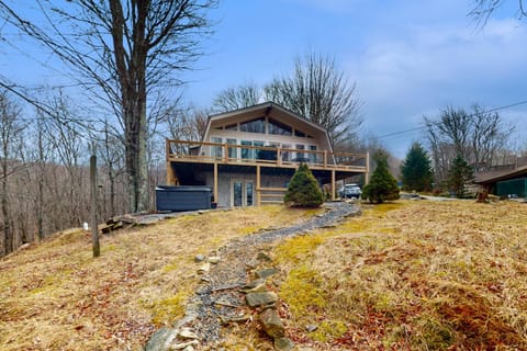 Snowbird Family Retreat Chalet in Beech Mountain