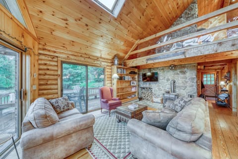 Log Cabin with a View Casa in Andover