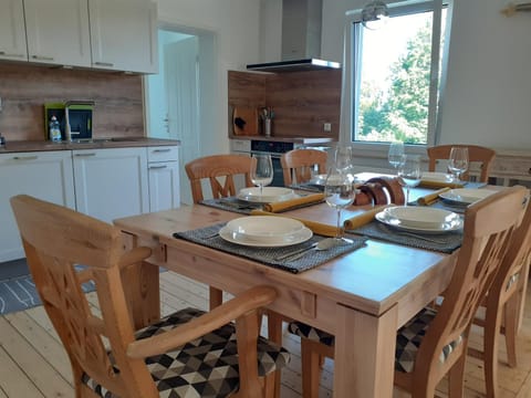 Dining area, kitchen