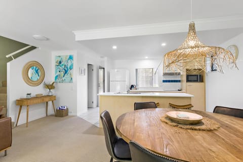 Modern & Stylish 2 Bedroom Townhouse Apartment in Noosaville