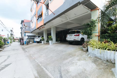 RedDoorz near LRT 2 Antipolo Station Hotel in Marikina