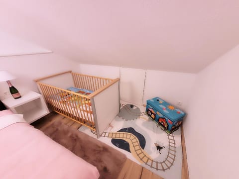 Bedroom, cot