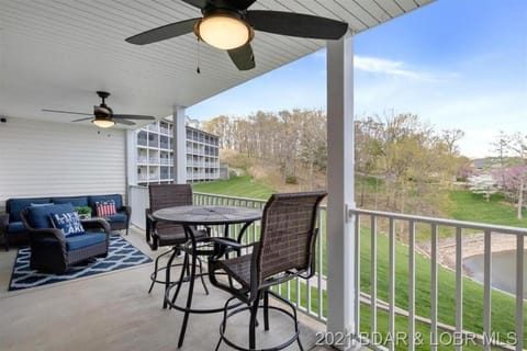 Family Fun Lakefront Condo at Parkview Bay Apartment hotel in Osage Beach
