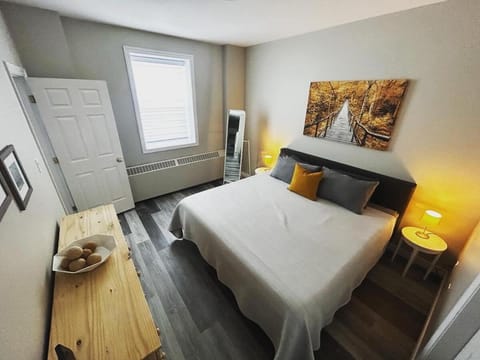 NEW Large Luxurious 2BR Condo in the Heart of Uptown Coffee, Wifi Eigentumswohnung in Saint John