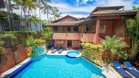 Pool view, Swimming pool, sunbed