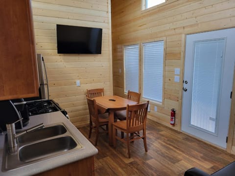 079 Tiny Home nr Grand Canyon South Rim Sleeps 8 Chalet in Grand Canyon National Park