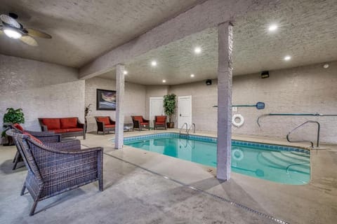 Serenity Mountain Pool Lodge Haus in Sevierville