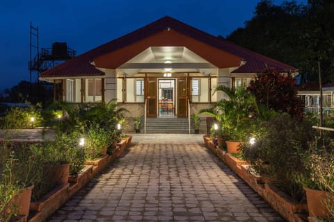 Villa Aangan by StayVista - A heritage charm with Swimming pool, Gazebo, Projector room & Indoor games Chalet in Lonavla
