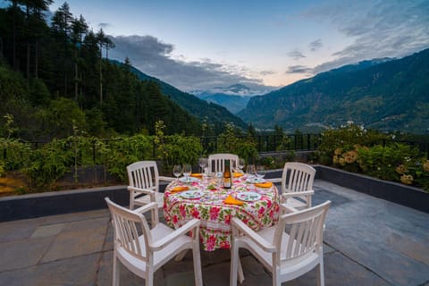 StayVista at The Wisteria House - Luxurious home with Lavish Interiors Chalet in Manali