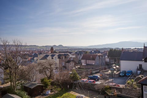 Neighbourhood, View (from property/room)