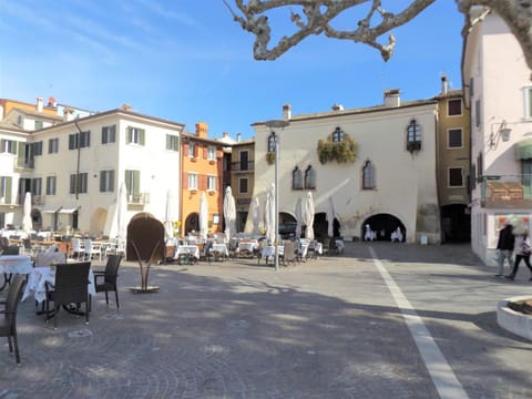 Neighbourhood, Area and facilities