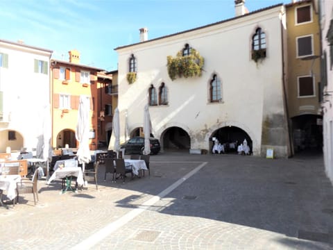 Neighbourhood, Area and facilities