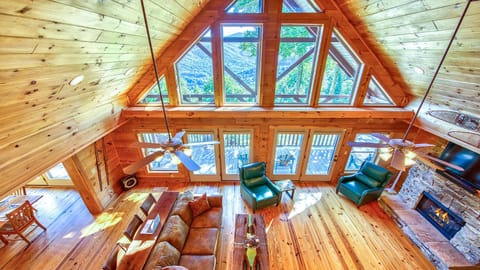 Luxury Log Cabin Heart of Maggie Valley! House in Maggie Valley