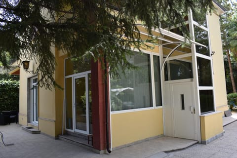 Facade/entrance