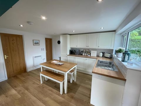 Lovely ground floor apartment in quiet village Apartment in Teignbridge