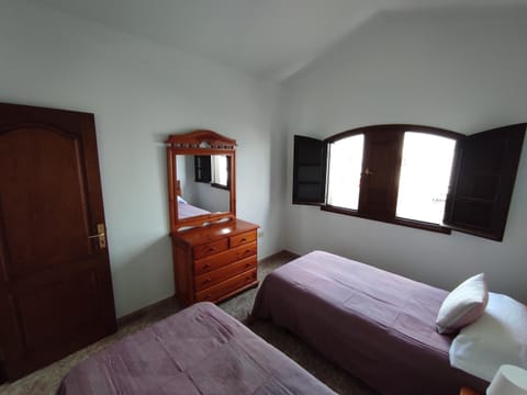 Bed, View (from property/room), Photo of the whole room, Decorative detail, Bedroom, Street view, Quiet street view