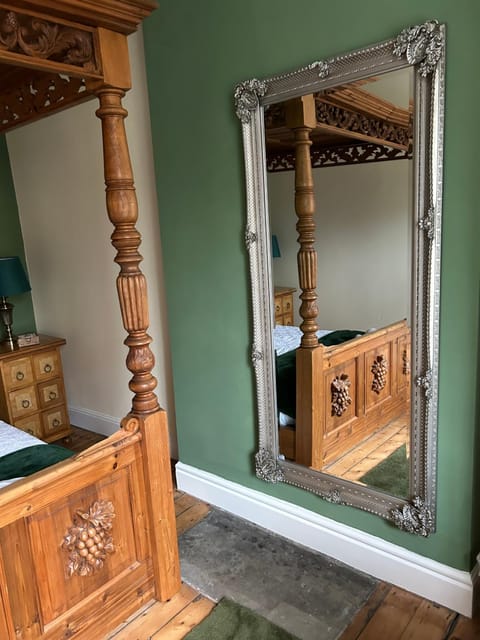 The Buxton Retreat A Luxurious 3-Storey Townhouse with Four Poster Bed and Double Jacuzzi Bath" House in High Peak District