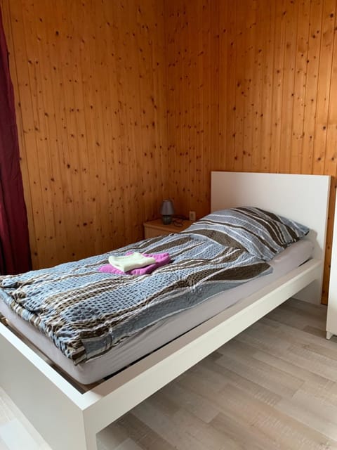 Monteurzimmer Ahnetal Zweibettzimmer Einzelzimmer mit eigenem Bad Vacation rental in Kassel