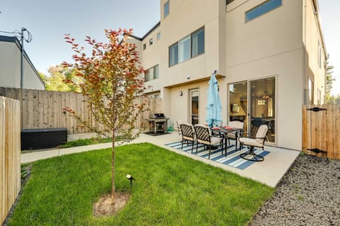Luxury Denver Area Townhome with Rooftop Deck! Casa in Englewood