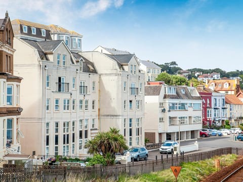 Waves - Great Cliff Apartment in Dawlish