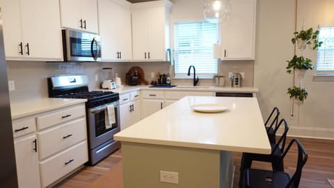 Kitchen or kitchenette, minibar, pet friendly, stove, toaster, kitchen