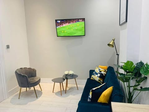 Communal lounge/ TV room, TV and multimedia, Living room, Seating area