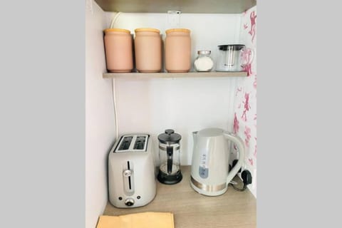 Coffee/tea facilities, minibar, toaster