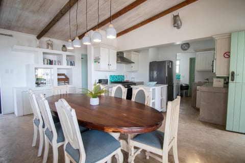 Dining area, kitchen