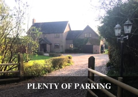 The Fortis House, Bournemouth, with Swimming Pool and Hot Tub Jacuzzi Villa in Bournemouth