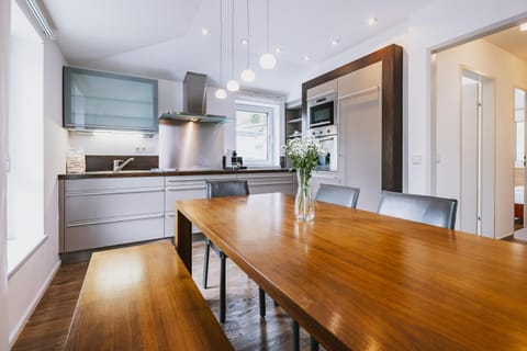 Kitchen or kitchenette, Dining area