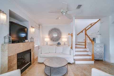 TV and multimedia, Living room, Decorative detail, Seating area, fireplace, flat iron, locker, locker