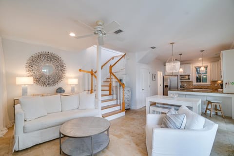 Living room, Decorative detail, Seating area, Dining area, fireplace, locker, kitchen