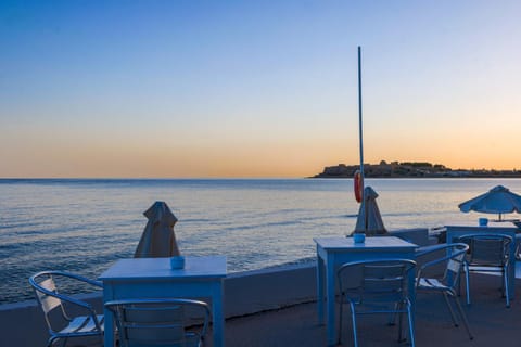 Restaurant/places to eat, Natural landscape, Beach, Sea view, Breakfast, Sunrise, Sunset