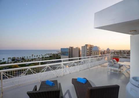 1-80 Collection Penthouse by TrulyCyprus Condominio in Limassol City