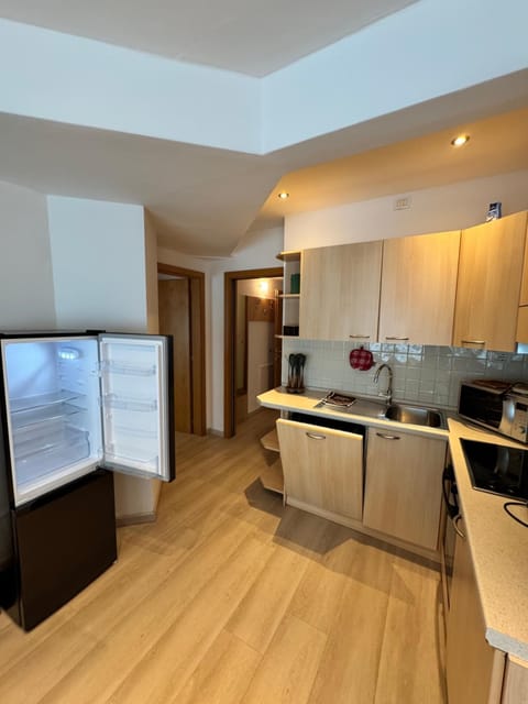 Kitchen or kitchenette, dishwasher