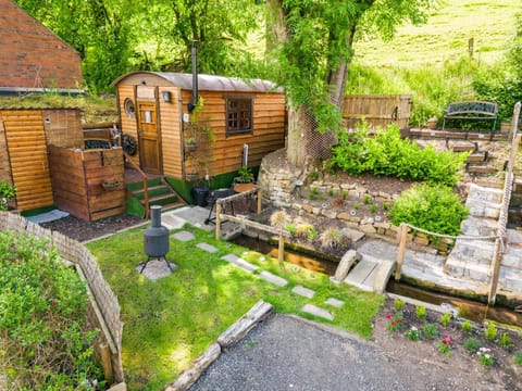 The Old Pumphouse Shepherds Hut with Hot Tub Chalet in Staffordshire Moorlands District